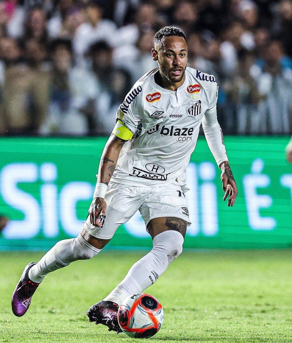 内马尔在公牛比赛中晋级下一阶段，出色发挥引发热议！